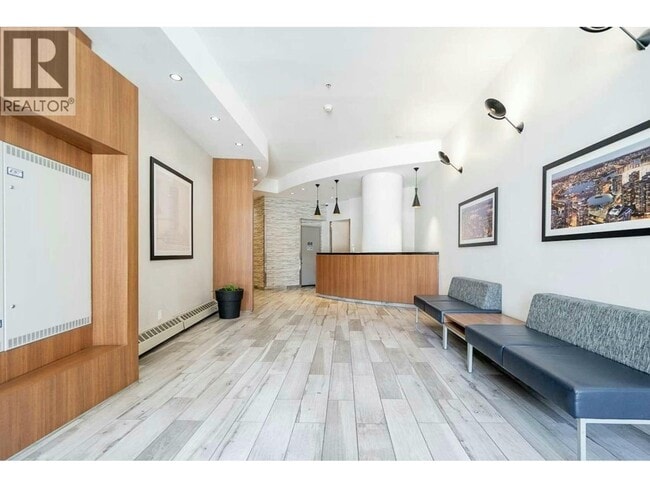 Photo - 183 Keefer Pl