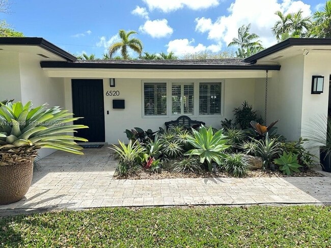 Photo - 6520 SW 65th St