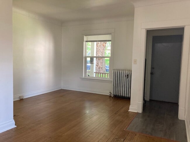 Photo - 224 E 6th St Unit Apt 1