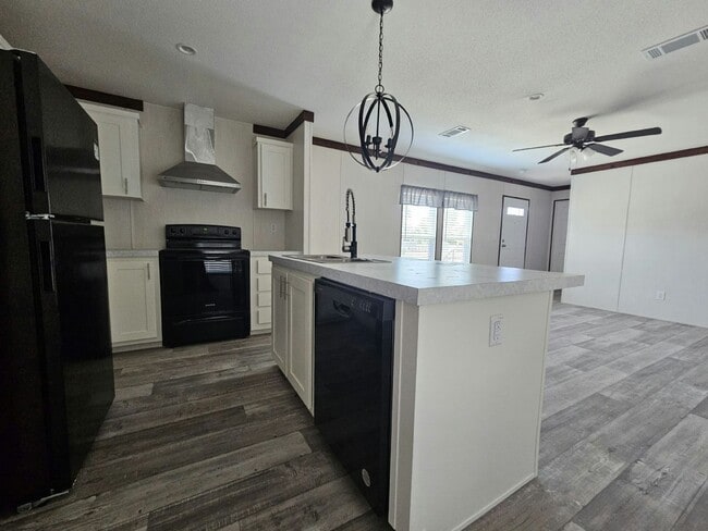 Photo - 447 Suwanee Dr