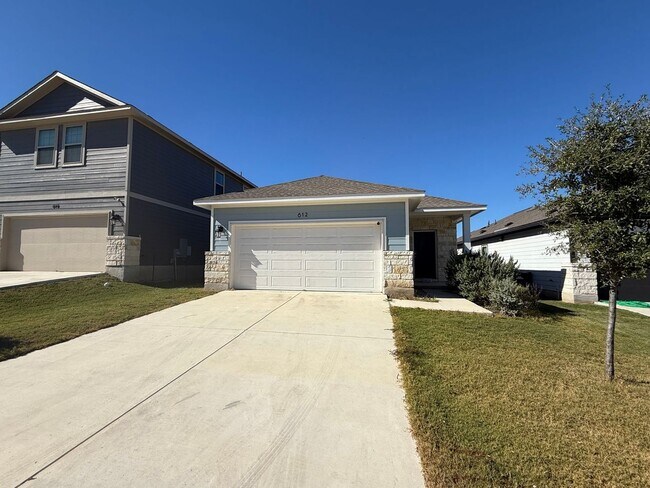 Building Photo - 4-bedroom 2-bathroom house for rent! HOUSI...