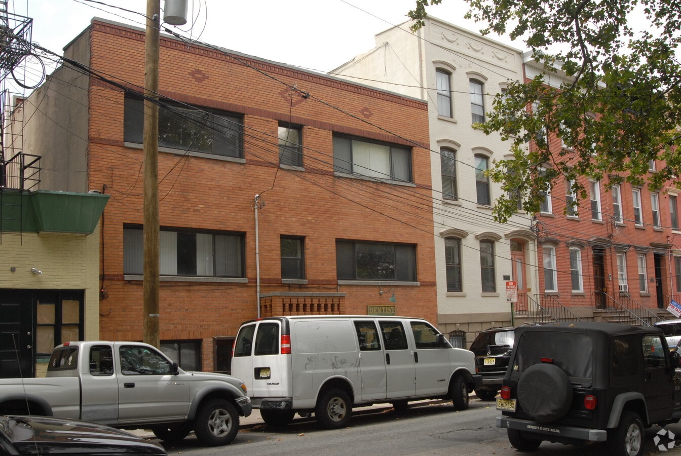 Photo - 255-257 4th St Apartamentos
