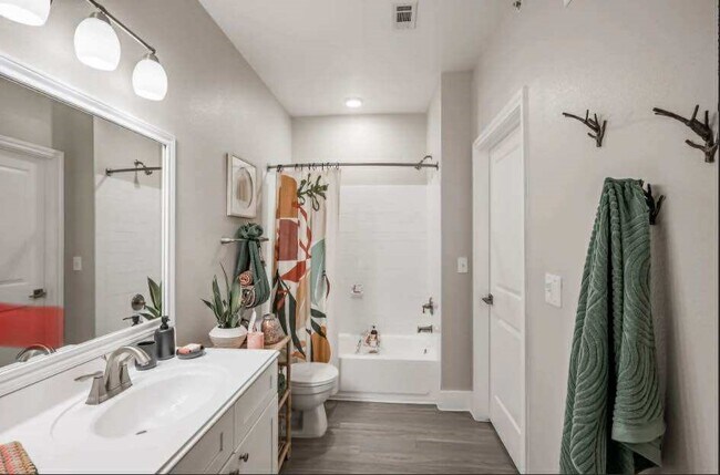 Building Photo - 529 Barker-Clodine Rd Unit Cypress Rental