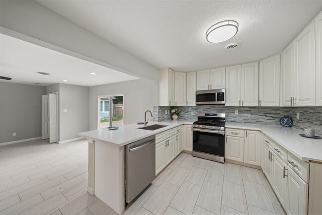 Building Photo - 5755 Belvedere Dr