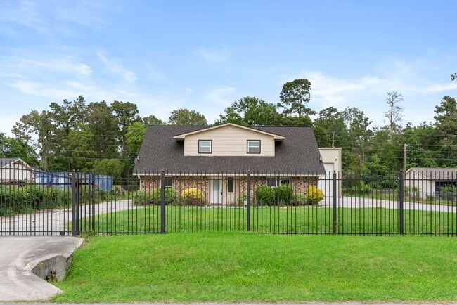 Photo - 1903 Pinewoods Way