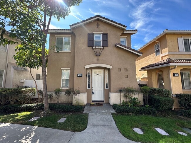 Building Photo - Charming 2 Bed 2.5 Bath Detached Home in G...