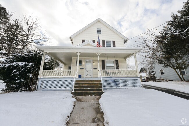 Building Photo - 62 Forestville Ave Rental