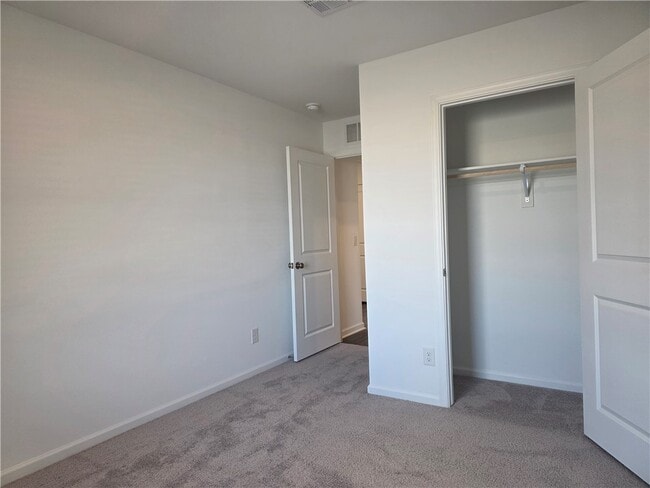 Photo - 2560 View Way