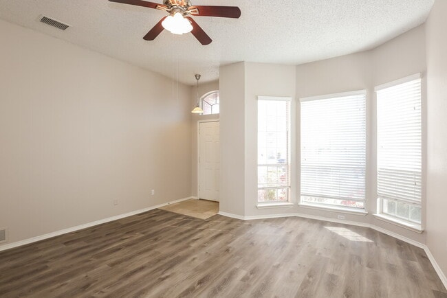 Photo - 1511 Springwood Dr