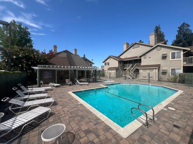 Photo - Extremely Well Maintained Upstairs 1/1 Condo Near Light Rail Now Available!