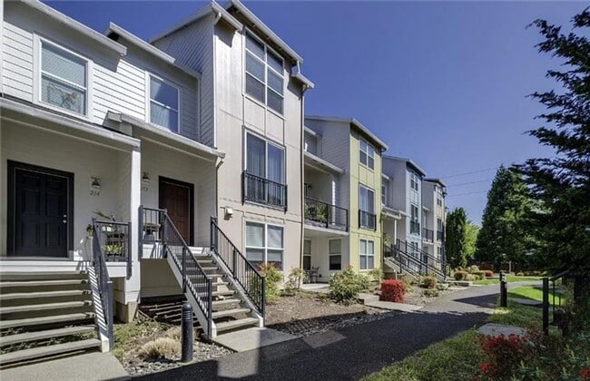 Building Photo - Bright & Open Living in Tanasbourne Tech C... Unit 213