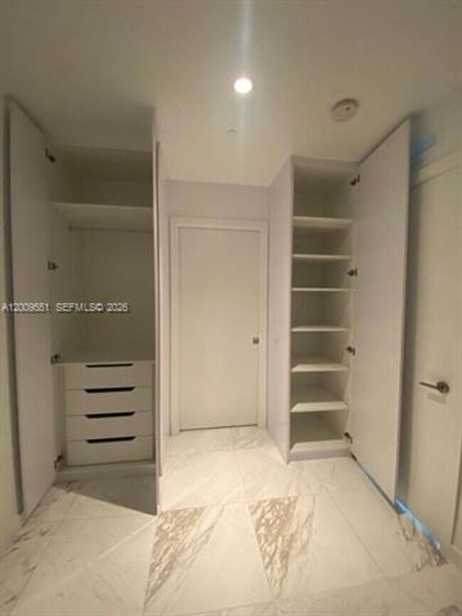 Photo - 480 NE 31st St Unidad 480 NE 31st St # 2403