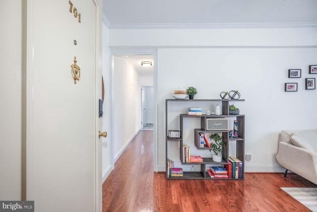 Building Photo - 2100 19th St NW Unit 701