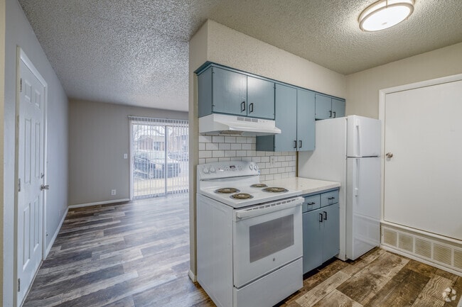 1BR, 1BA - 740SF - Kitchen