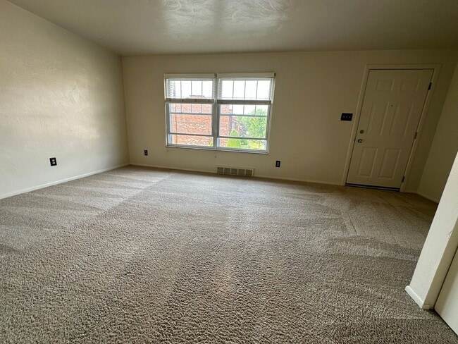 Photo - Beautiful Two Bedroom Townhouse in Plum! Equipped Kitchen, Patio & More! Call Today!