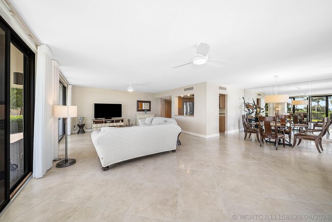 Building Photo - 120 S Ocean Blvd Unit 1a
