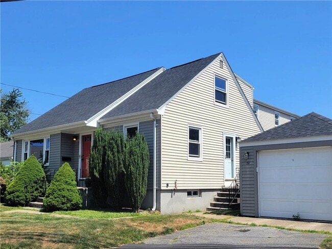 Building Photo - 19 Hillside Ave Rental