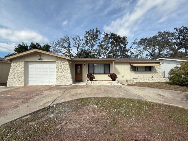 Building Photo - 2-Bedroom Retreat with 1.5 Baths in Holiday, FL!