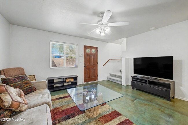Photo - 744 E Adams St