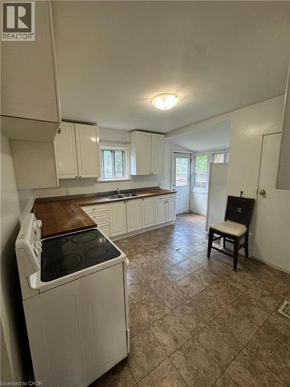 Photo - 229 Grosvenor Ave N