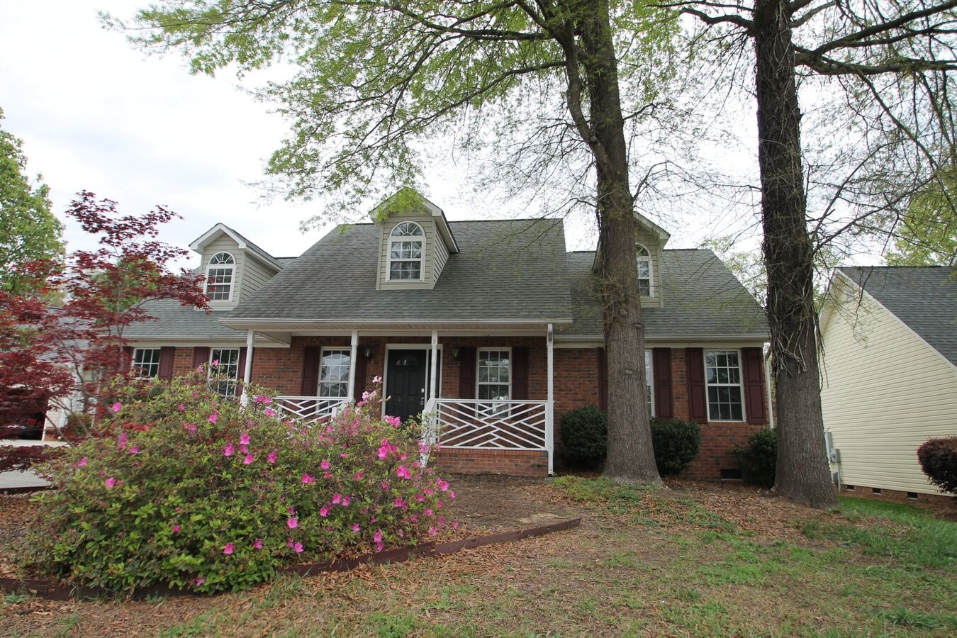 Exclusively Offered by MUSE REALTY, LLC - Exclusively Offered by MUSE REALTY, LLC House