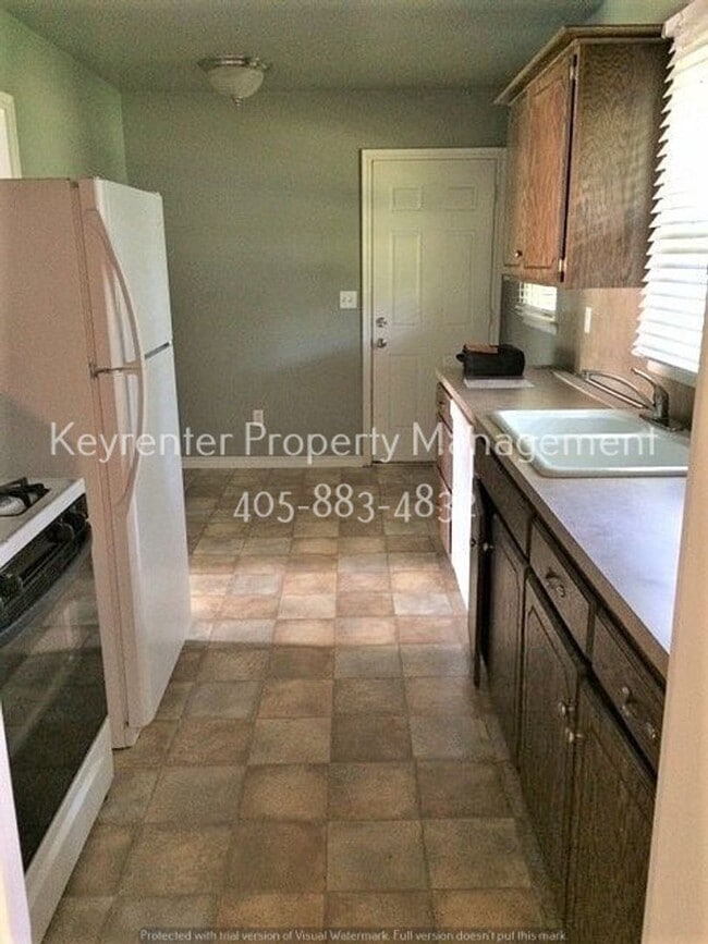 Photo - Renovated 3 Bedroom close to OU Campus!! LAWNCARE INCLUDED!!