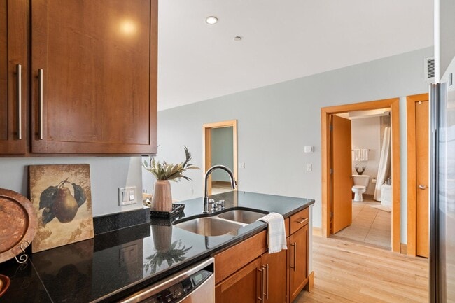 Photo - 1550 E Royall Pl