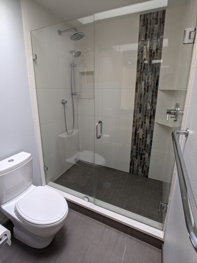 Dual showerheads in master en suite