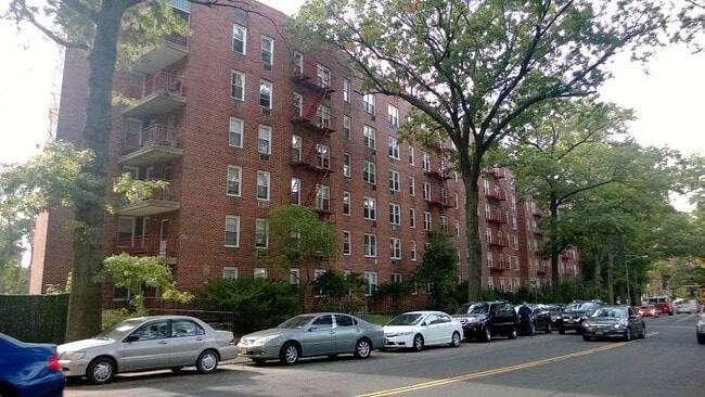 Fairfield Manor At Douglaston