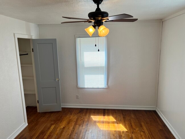 Photo - 1102 E 7th St