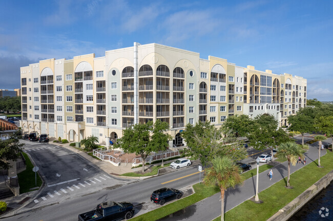 225 W Seminole Blvd - Gateway At Riverwalk Apartments