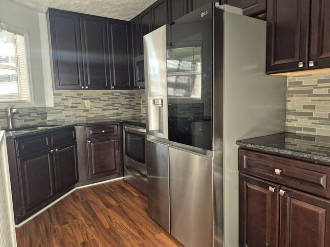 Photo - 1004 Brookhollow Dr