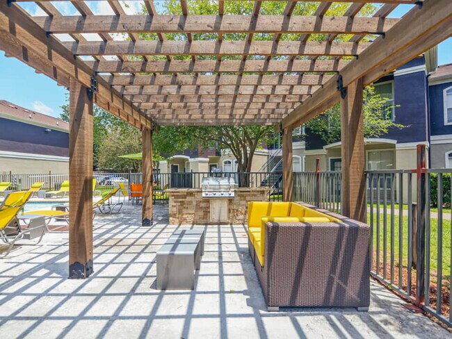 Outdoor Grilling Stations - Longridge Apartments