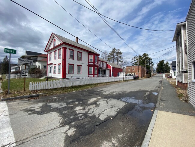 Photo - 196 Main St Unidad 2