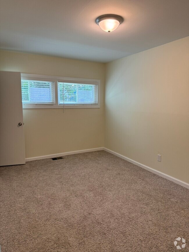 Building Photo - 922 Kramer Ave Rental