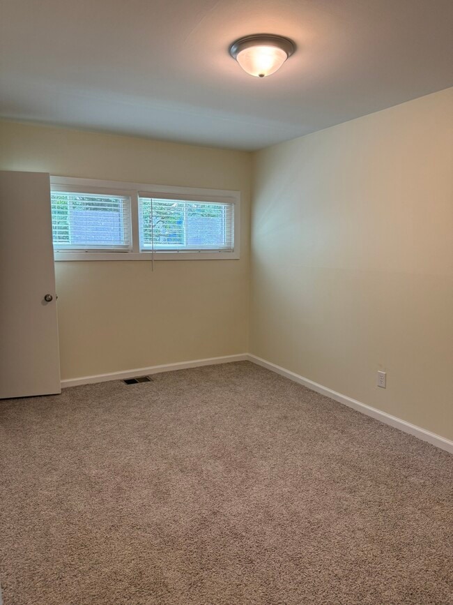Bedroom 1 - 922 Kramer Ave Apartamentos