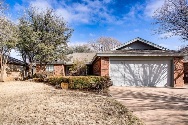 Building Photo - Gorgeous Home in Whisperwood!