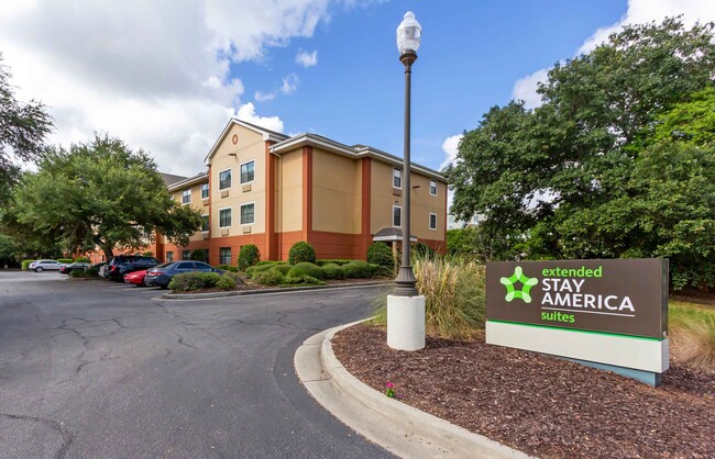 Building Photo - Furnished Studio-Charleston - Mt. Pleasant Rental