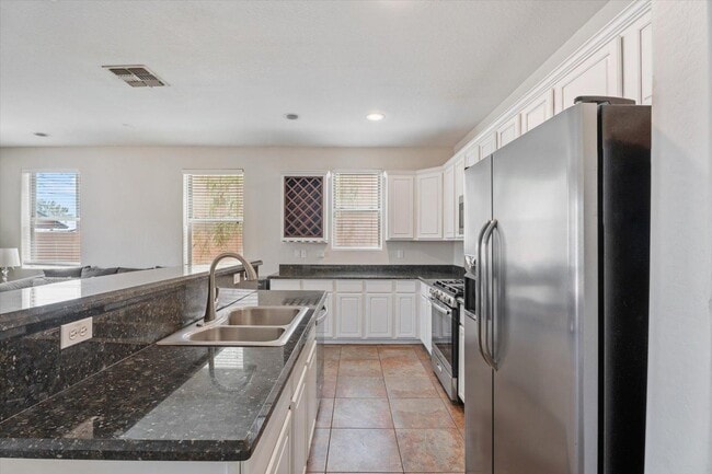 Photo - 1423 S Newberry Ln