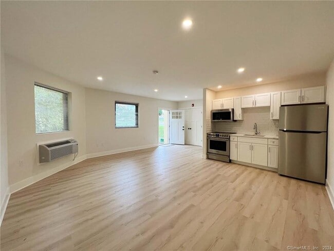 Building Photo - 61 East Ave Rental
