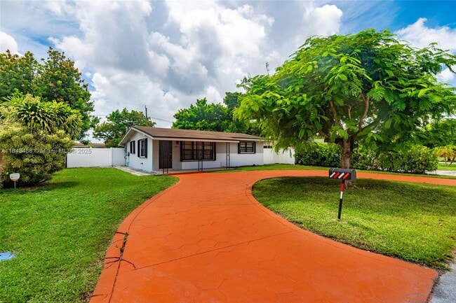 Photo - 2631 Alcazar Dr House