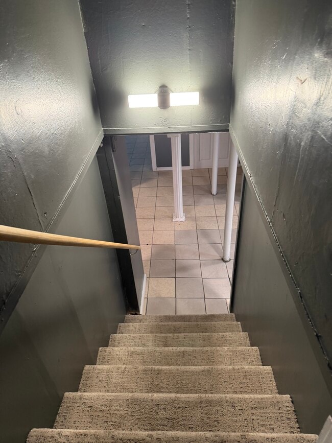 Stairs - 1102 Range Line St