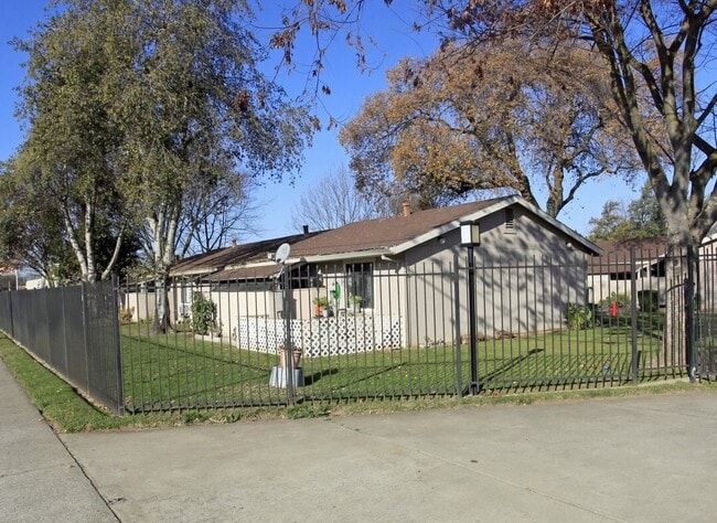 Building Photo - 5581 Mendocino Blvd Rental