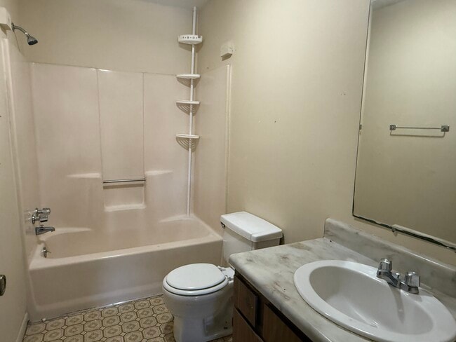 Photo - 210 Gloria St Unidad 4