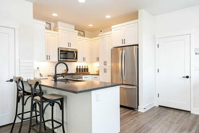 Photo - Eastside townhome in the desirable Petrosa neighborhood