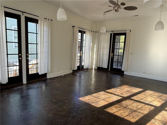 Photo - 229 Howard St NE