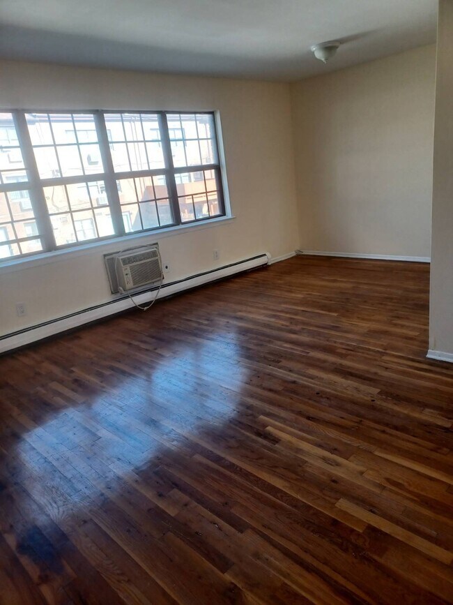 Photo - 156-50-156-78 78th St