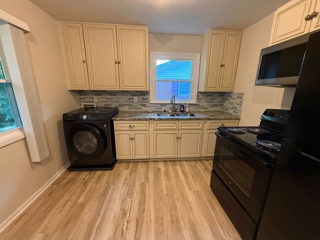 Photo - 828 Willow Pl