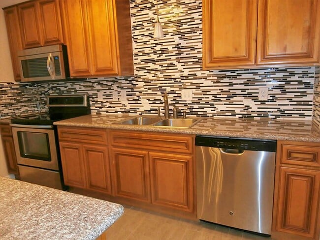Building Photo - 5800 Lumberdale Rd Unit 111 Rental