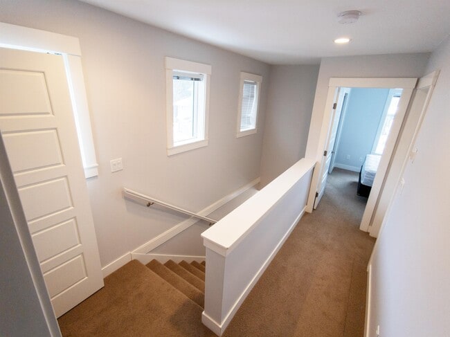 Photo - 110-110 Baxter Ave